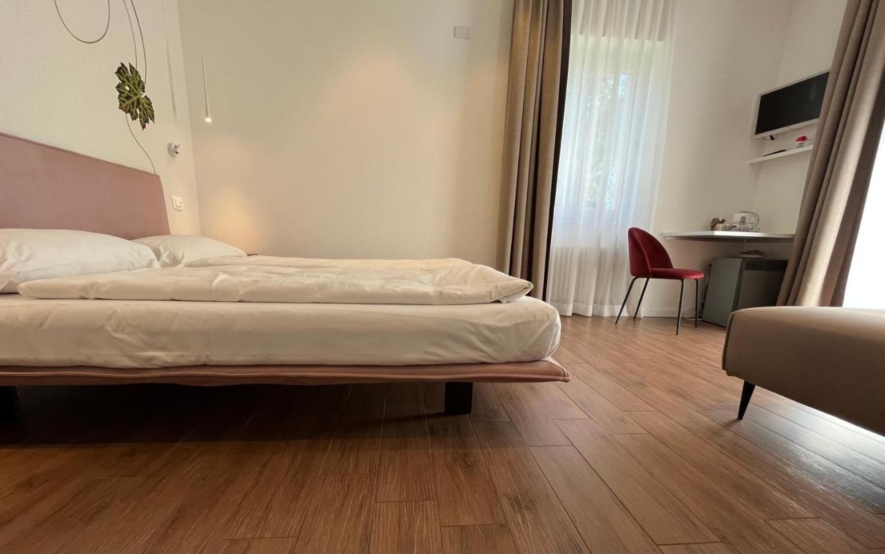 Agritur Fiore D'Ulivo ริวาเดลการ์ดา ภายนอก รูปภาพ