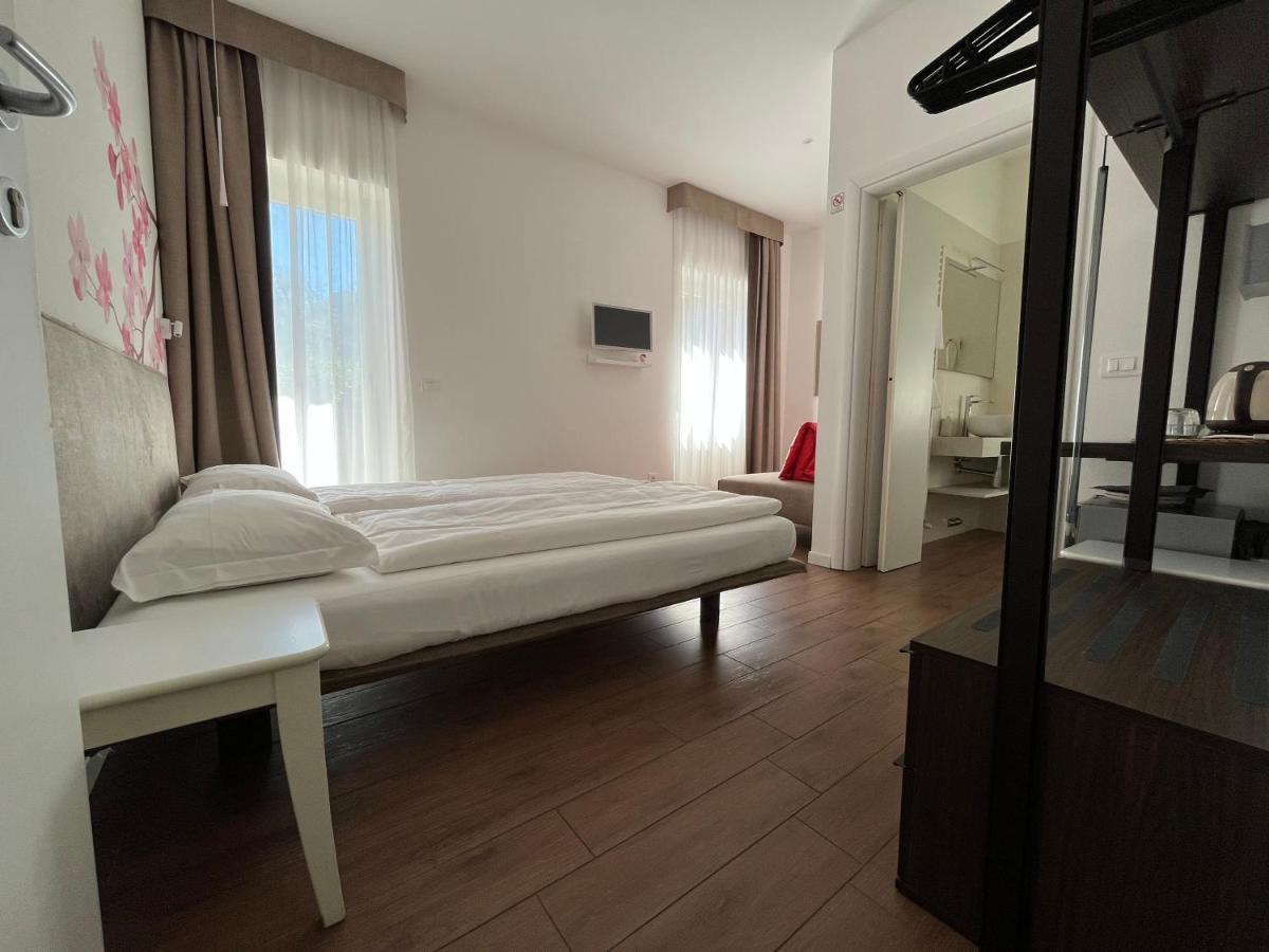 Agritur Fiore D'Ulivo ริวาเดลการ์ดา ภายนอก รูปภาพ