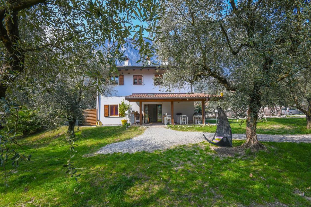 Agritur Fiore D'Ulivo ริวาเดลการ์ดา ภายนอก รูปภาพ